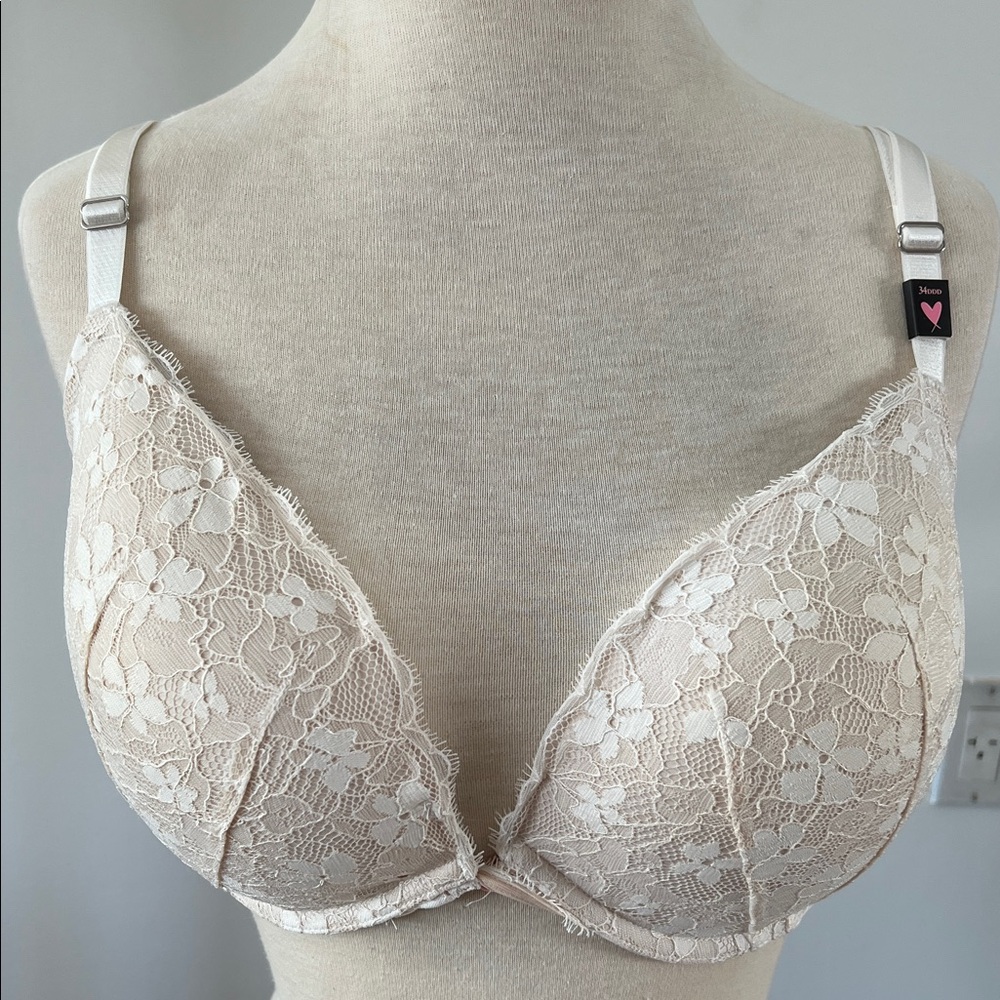 Victoria Secret cream lace bra NWT